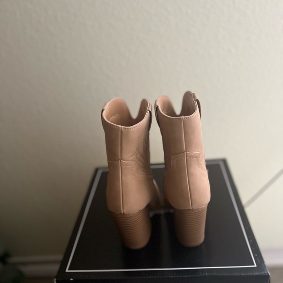 Qupid Women’s Booties 
Size: 6 - Picture 4 of 7